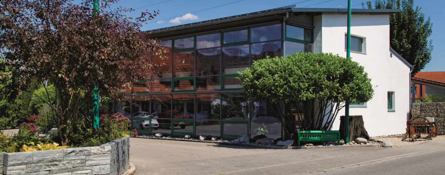 Einfahrt HAUN Büro und Parkplatz - Mühlbachstraße Münchnerau
